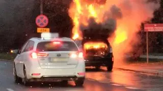 Pożar auta przy Żwirki i Wigury