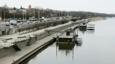 Jedzenie, koncerty, rejsy i pływająca plaża. Sprawdziliśmy, co zaoferują barki nad Wisłą