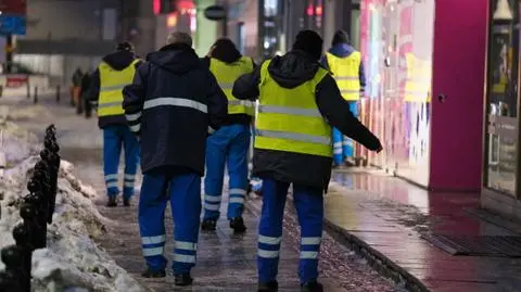 Oblodzone chodniki, zalegający śnieg, spadające sople. W grudniu do straży miejskiej wpłynęło ponad 850 zgłoszeń