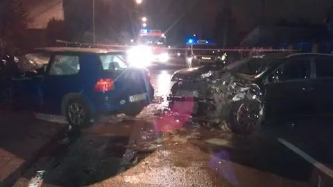 Czołowe zderzenie na Arkuszowej.