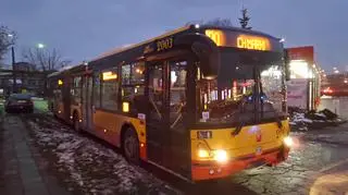 Zderzenie autobusu z hondą