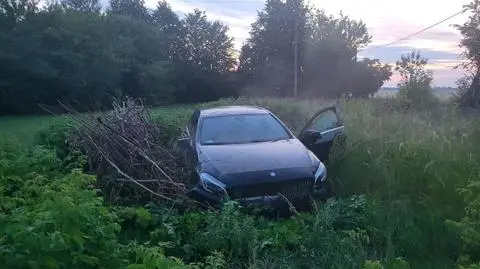 Dwa pościgi za pijanymi kierowcami. Jeden miał cztery promile, drugi zebrał 56 punktów karnych