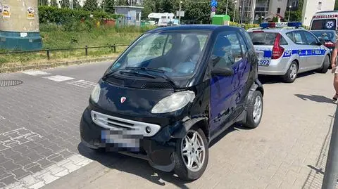 Zderzenie dwóch samochodów na Białołęce. "Za kierownicą 15-latka"