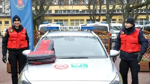 Po ulicach Warszawy będą jeździły samochody Straży Miejskiej wyposażone w sprzęt ratujący życie