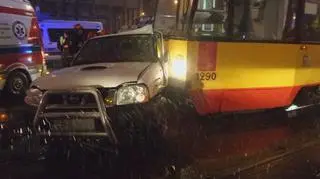 Tramwaj wjechał w samochód terenowy