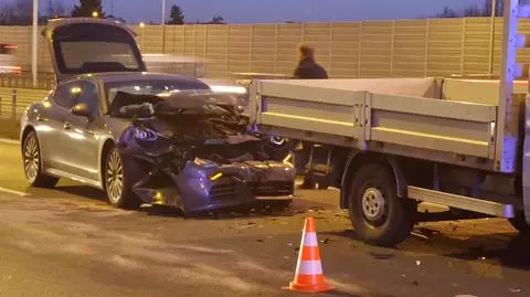 Zderzenie na S2. "Auto warte kilkaset tysięcy do kasacji" 