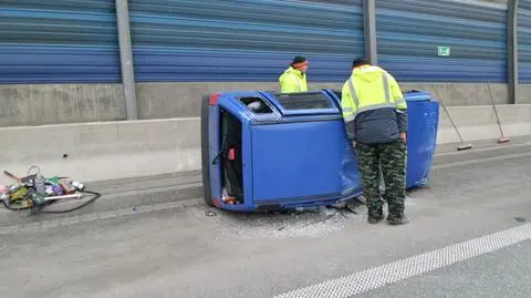 Auto wylądowało na dachu po zderzeniu z tirem na S8