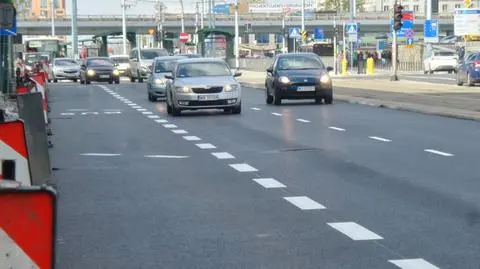 Aleje Jerozolimskie z nowym asfaltem