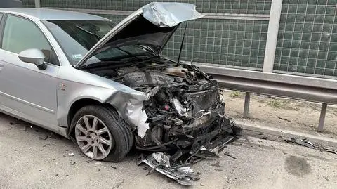 Trzy auta zderzyły się na autostradzie A2