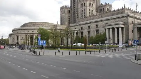 Ministerstwo: Warszawa pospieszyła się ze zwrotem działki na pl. Defilad