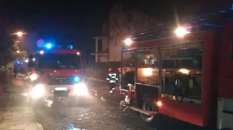 Pożar mieszkania na Młocinach. Akcja trwała kilka godzin