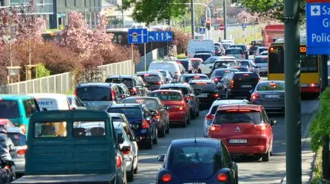 Przywrócono ruch w alei Stanów Zjednoczonych, ale kierowcy i tak utknęli w korkach