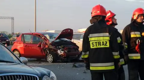 Zderzenie czterech aut na S8. Dwoje rannych, duże utrudnienia