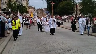 Ulicami stolicy przechodzą procesje