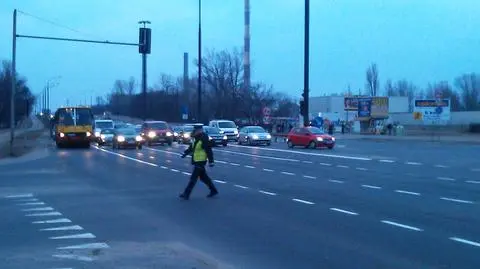 Modlińska bez świateł. Policja pomagała kierowcom