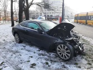 Zderzenie auta z tramwajem na Marszałkowskiej