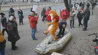 Kontrmanifestacja zwolenników mostu