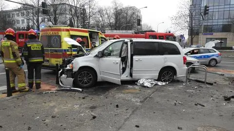 Zderzenie dwóch aut, jeden z kierowców w szpitalu 