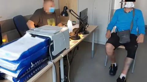 "Kiedy kobieta flirtowała w pokoju ze swoim gościem, jej wspólnik wyciągnął z jego portfela kartę płatniczą"
