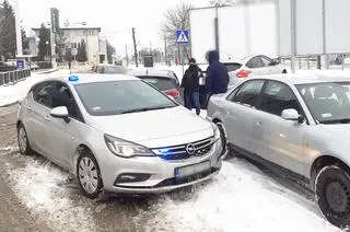 Policjanci zatrzymali sześciu mężczyzn podejrzanych o handel narkotykami i uprowadzenie