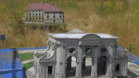 Zniszczony Park Miniatur 