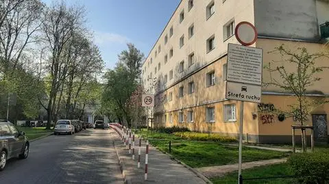 Parkowanie na podwórkach tylko z identyfikatorem. Do programu dołączą kolejne lokalizacje