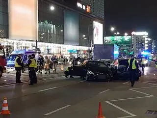 Zderzenie na Marszałkowskiej w okolicy Domów Centrum