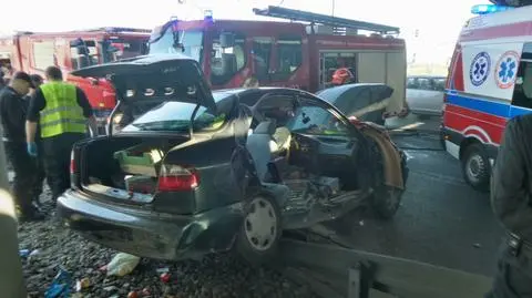 Poważny wypadek na obwodnicy. "Zakleszczona kobieta"