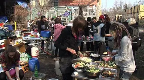 W piątek przepychanki z policją, w niedzielę grill