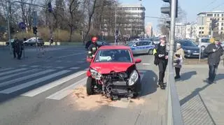 BMW wpadło na przystanek