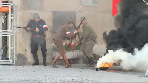Sztuczna krew i wybuchy. Inscenizacja powstańcza