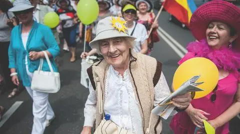 Seniorzy przemaszerują przez centrum Warszawy