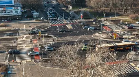 Doczekali się naziemnego przejścia do tramwaju. "Korespondencji mam cały segregator"