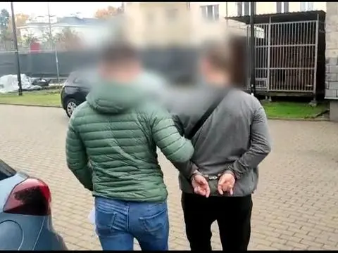 Policjanci zatrzymali dwóch mężczyzn powiązanych z środowiskiem pseudokibiców