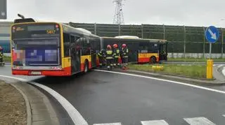 Autobus zahaczył o wysepkę