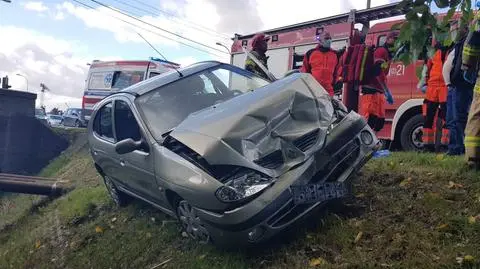 Po kolizji wylądował na skarpie, prawie wpadł do kanału