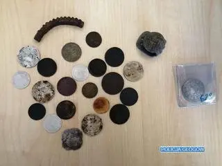 W mieszkaniu mężczyzny znaleziono m.in. zabytkowe monety