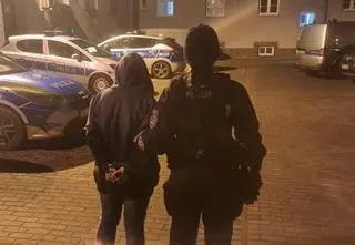 Wsiadła do auta prowadzonego przez kursantkę, musieli ją wyciągnąć siłą