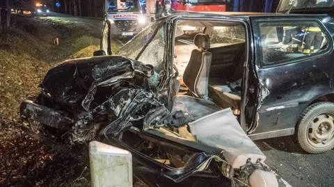 Zjechał prosto na czołowe zderzenie. 20-latek nie żyje