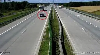 46-letni kierowca najpierw spowodował kolizję, a później jechał autostradą pod prąd