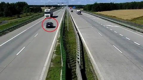46-letni kierowca najpierw spowodował kolizję, a później jechał autostradą pod prąd