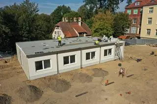 W Bolesławcu budują szpital modułowy dla chorych na COVID-19