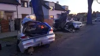 Samochód prowadzony przez 35-latka rozpadł się na dwie części