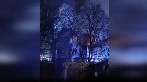 Był na skraju dachu płonącego budynku, ewakuowano go za pomocą drabiny