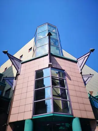 Architektura budynku ma zarówno przeciwników, jak i zwolenników