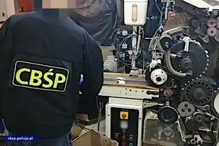 Policjanci z CBŚP zlikwidowali nielegalną fabrykę papierosów