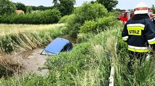 Volkswagen wylądował w rzece