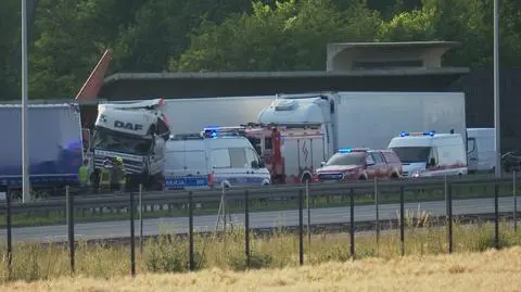 Karambol na Autostradowej Obwodnicy Wrocławia. Są ranni i nieprzejezdna autostrada