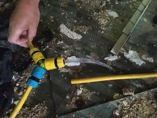 Węże rozdzielone trójnikiem