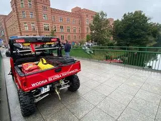 Poszukiwania rozpoczęły się od sprawdzenia fosy miejskiej